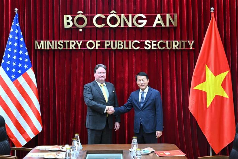 Hinh anh tuong trung khoa hoc va nao bo trong hoi quang phan chieu